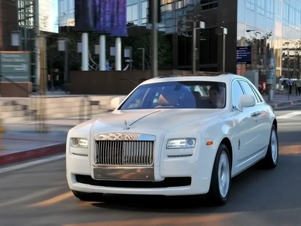 RollsRoyceGhostdrivingview