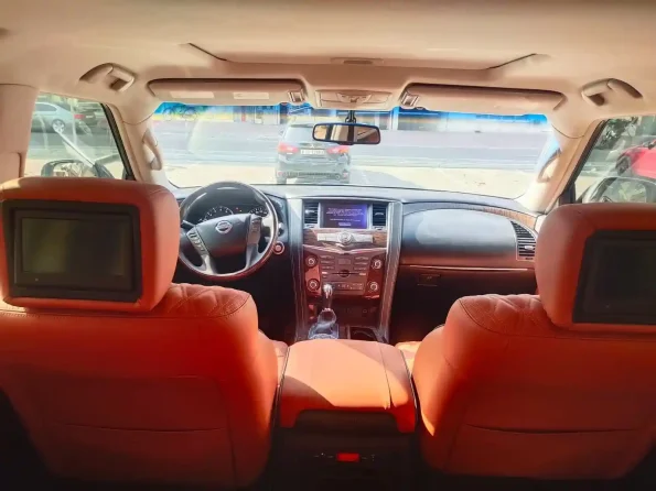 nissanpatrolplatinumv8interiorfrontview