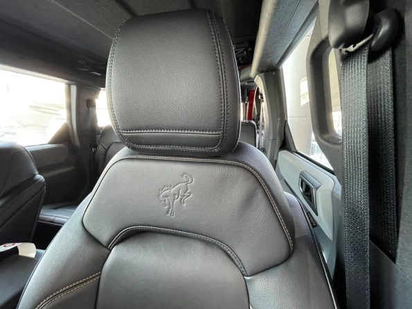 fordbroncowildtrackrentaldubaileaterseat