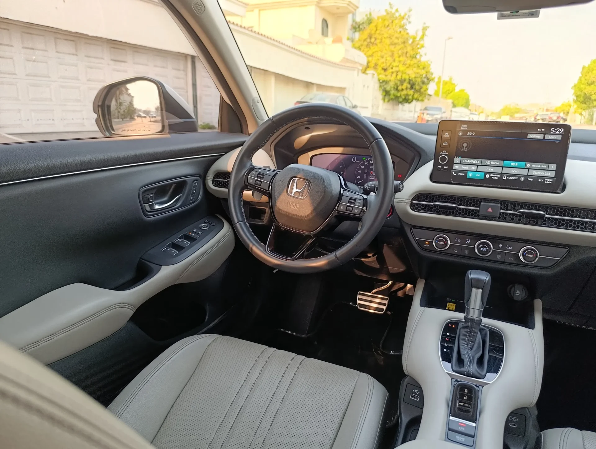 Hondazrvrentaldubaibyproxluxurydasboard