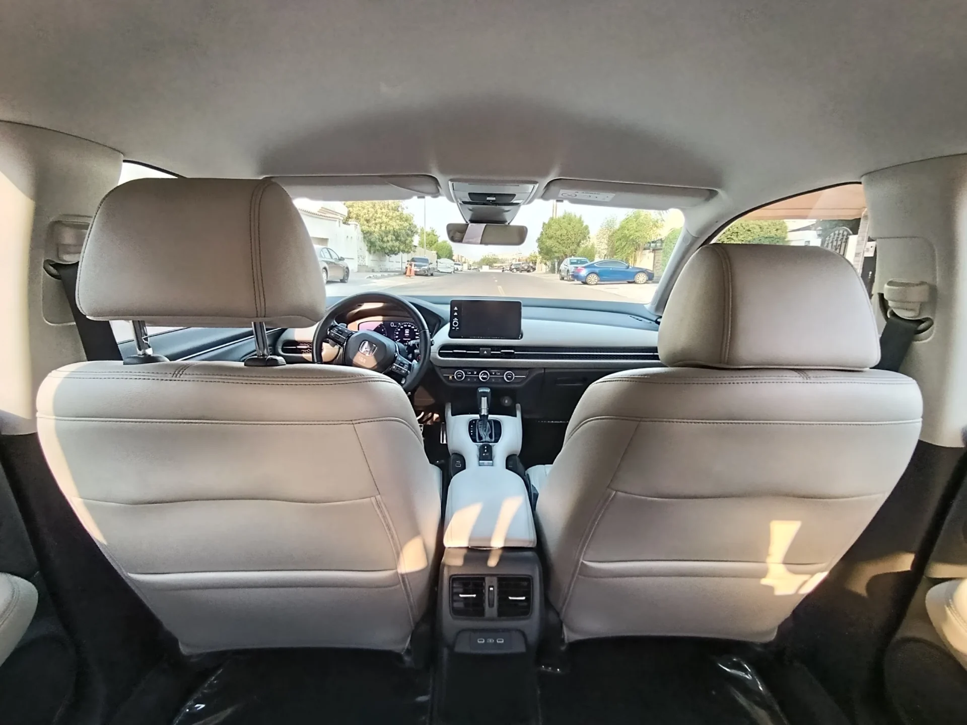 Hondazrvrentaldubaibyproxluxuryinterior