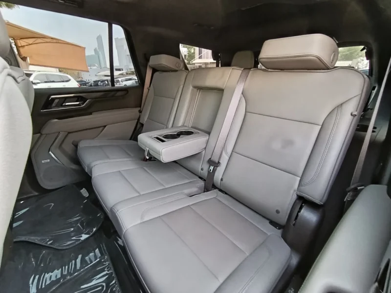 Gmcyukonelevationrentaldubaibyproxluxury3rdrowseating