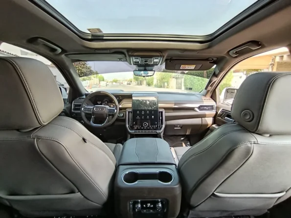 Gmcyukonelevationrentaldubaibyproxluxurysunroof