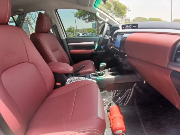 Toyotahiluxrentaldubaibyproxluxuryrentalsinterior min