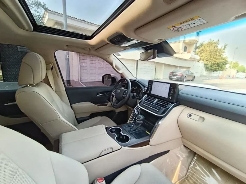 Landcruisergxrrentaldubaibyproxluxurydashboardsunroof